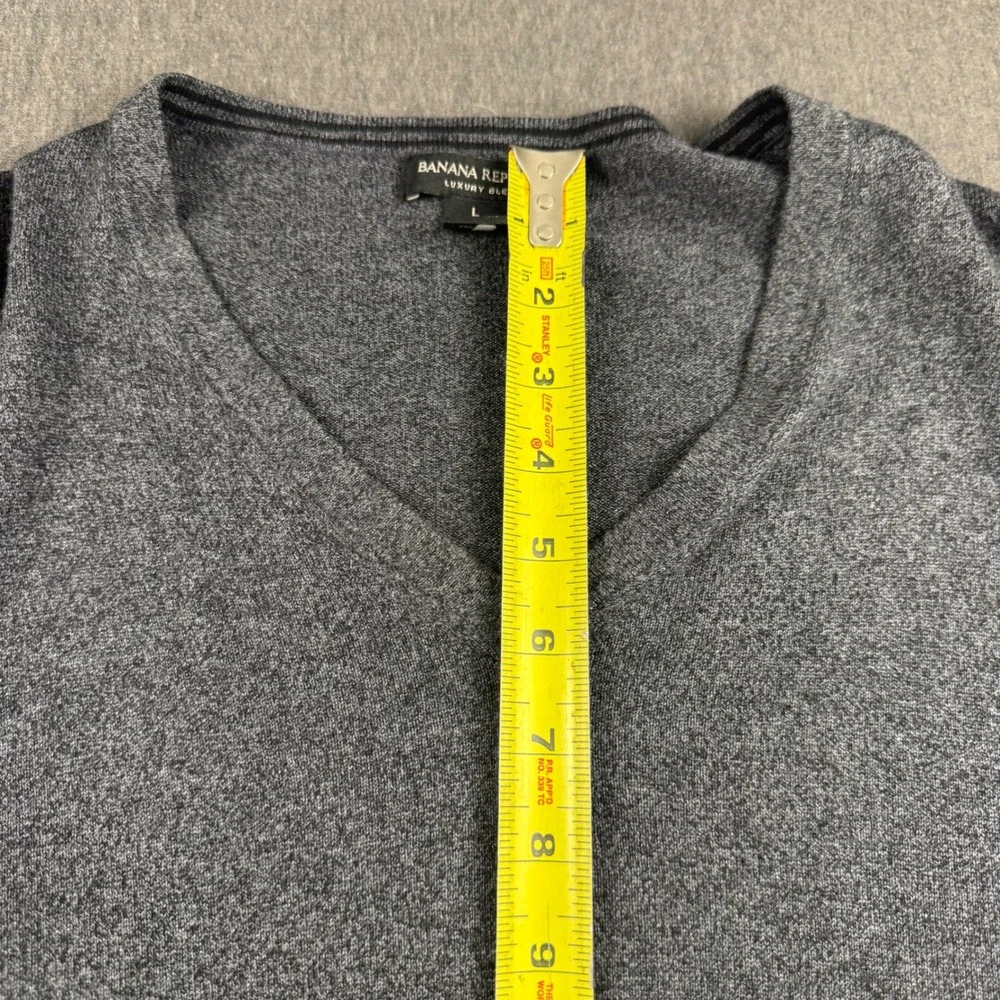 Banana Republic Luxury Blend Silk Cotton Cashmere V-Neck Sweater Mens Large Gray